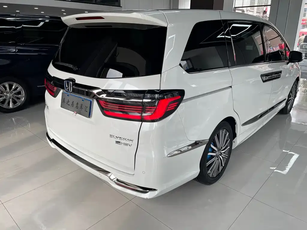 Honda Elysion 2023 из CN, фото 3