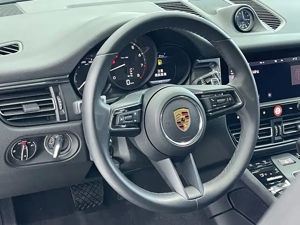 Porsche Macan — фото 7