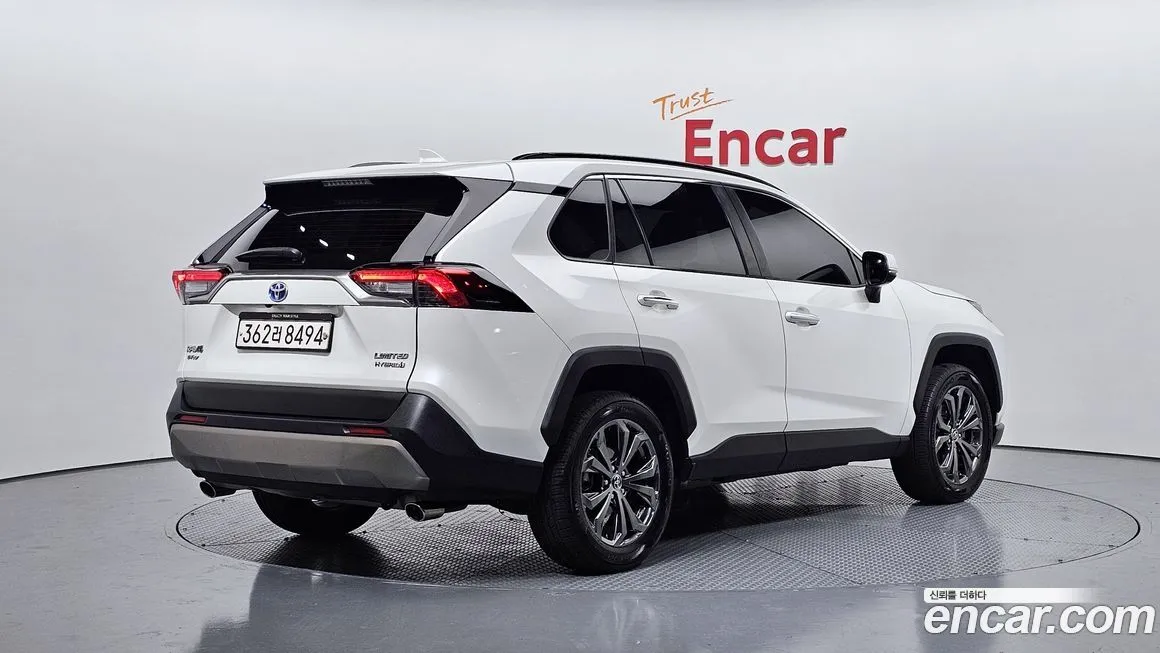 Toyota RAV4 — фото 8