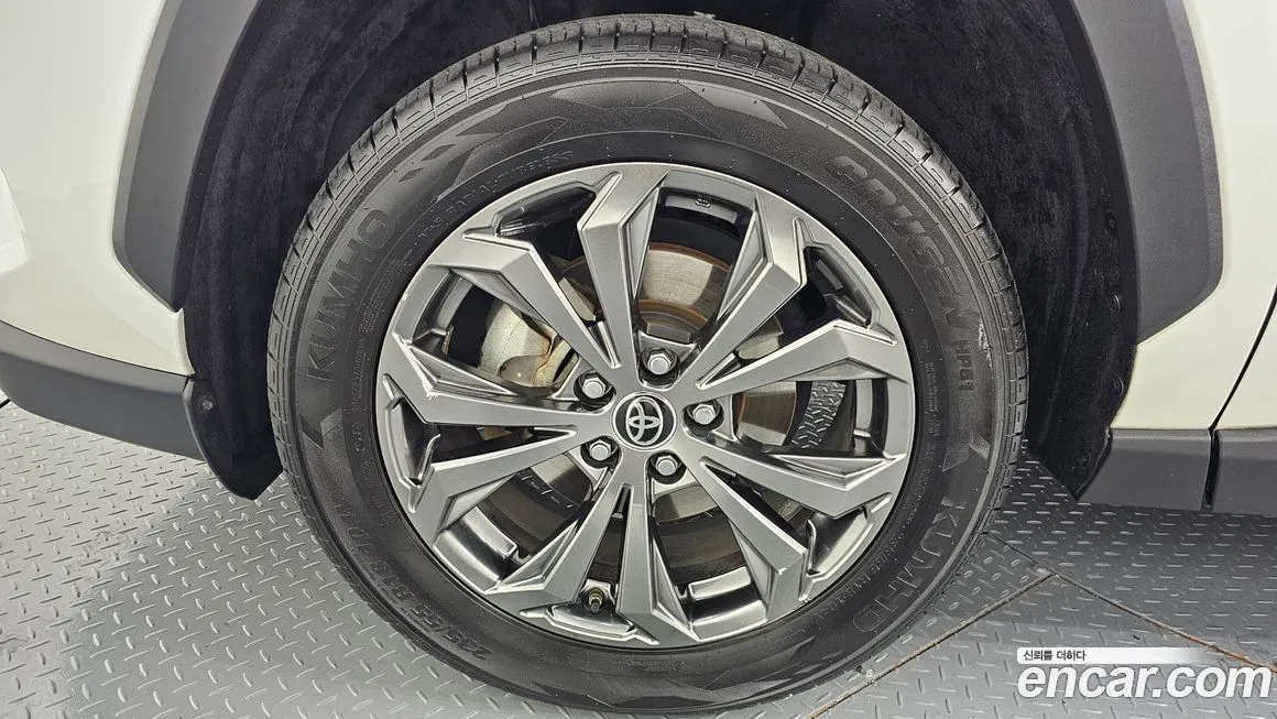 Toyota RAV4 — фото 10