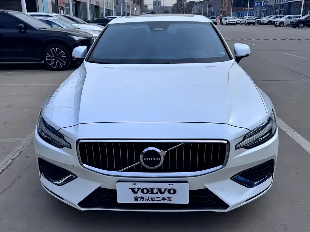 Volvo S60 2023 из CN, фото 3