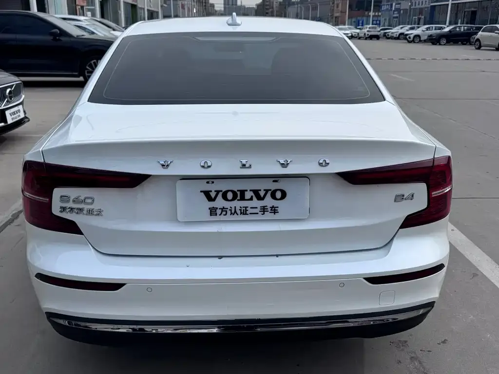 Volvo S60 2023 из CN, фото 4