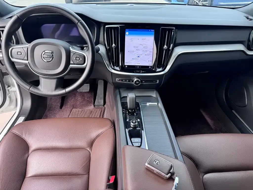 Volvo S60 2023 из CN, фото 5