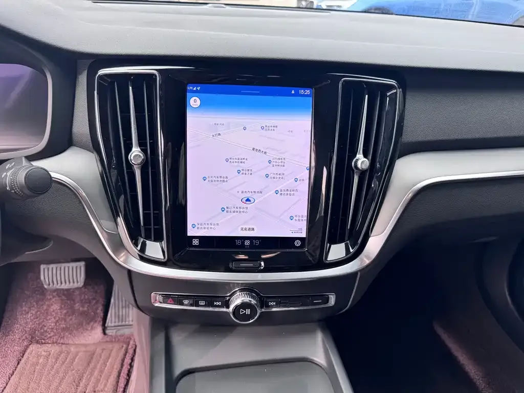 Volvo S60 2023 из CN, фото 6