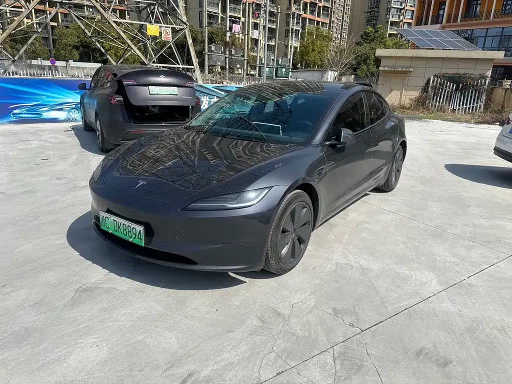 Tesla Model 3 — фото 1