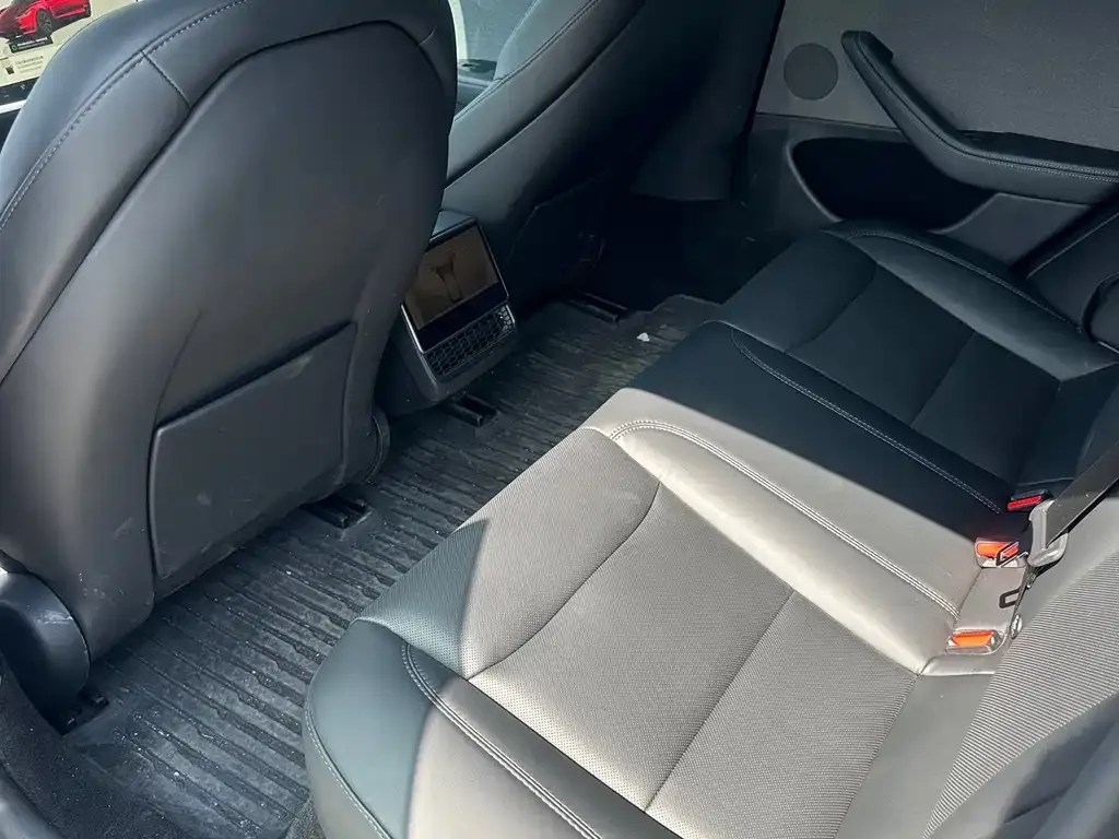 Tesla Model 3 — фото 10