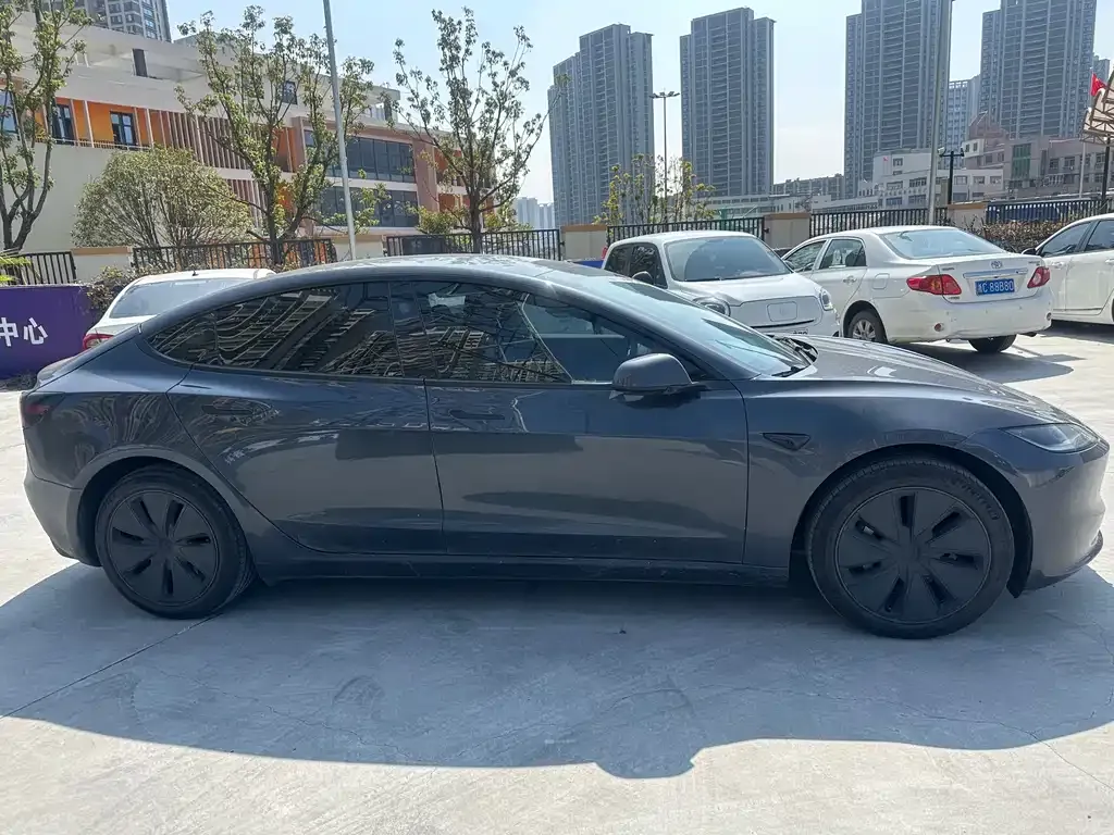 Tesla Model 3 — фото 2