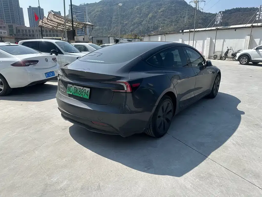 Tesla Model 3 — фото 7