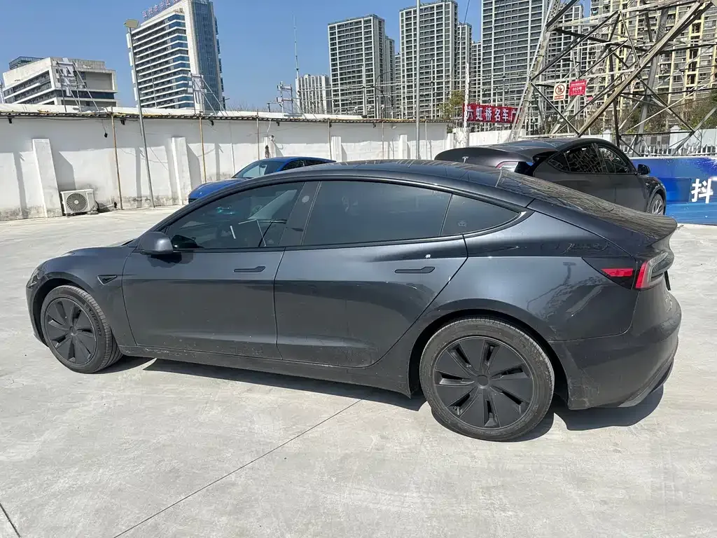 Tesla Model 3 — фото 9
