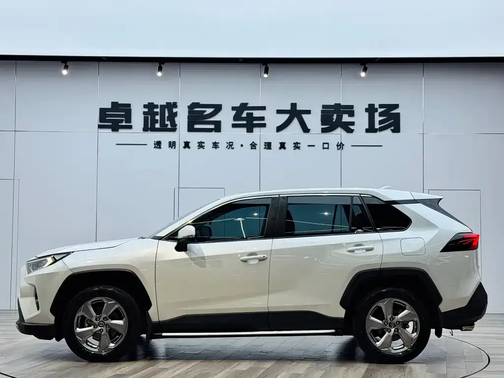 Toyota RAV4 — фото 6