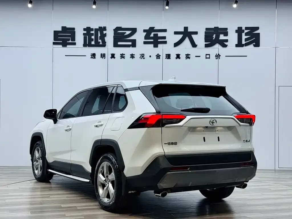 Toyota RAV4 — фото 3