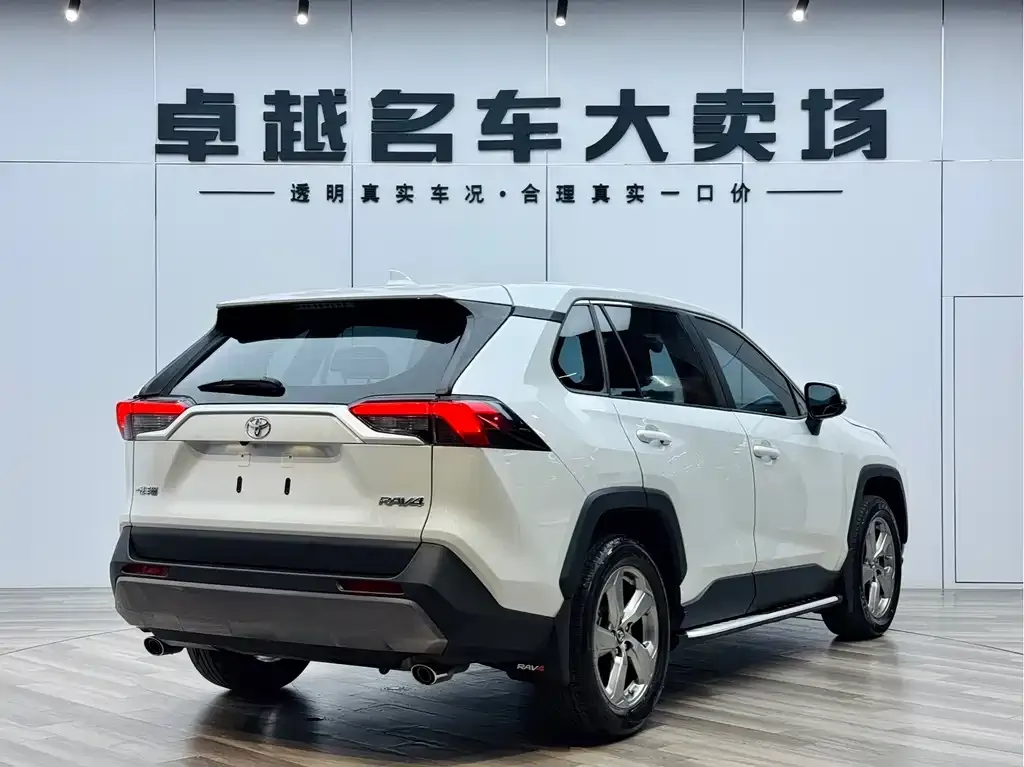 Toyota RAV4 — фото 5