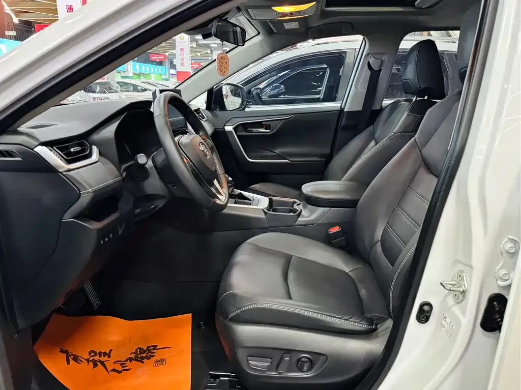 Toyota RAV4 — фото 10