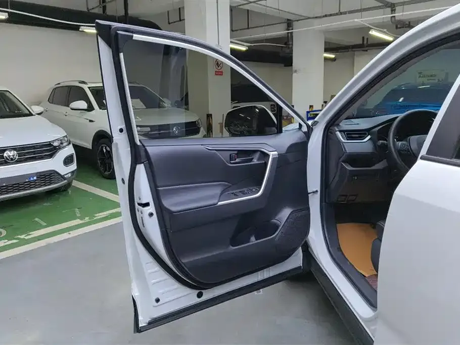 Toyota Wildlander 2023 из CN, фото 3