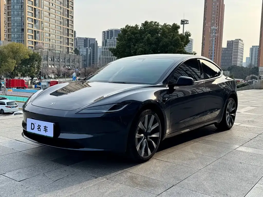Tesla Model 3 — фото 1
