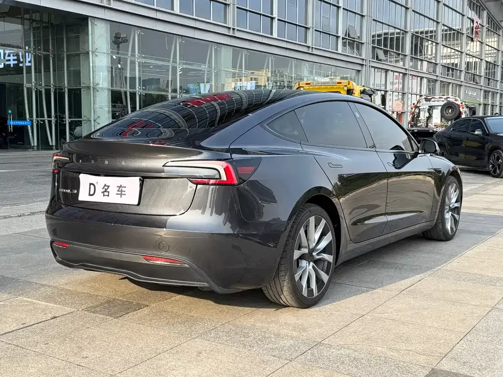Tesla Model 3 — фото 3