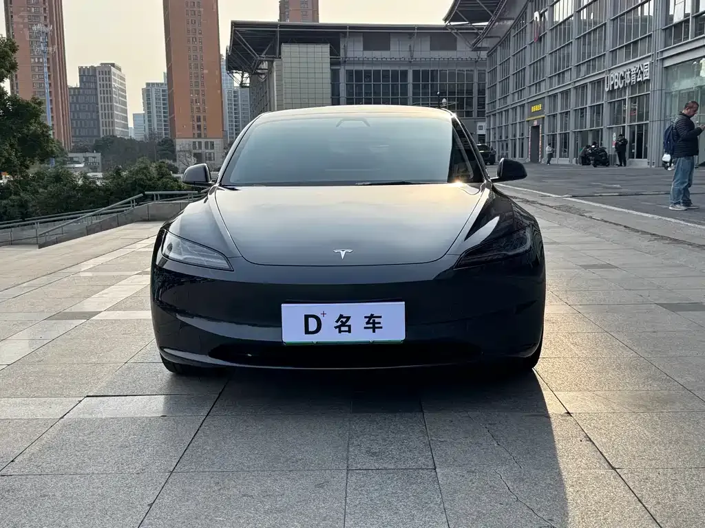 Tesla Model 3 — фото 4