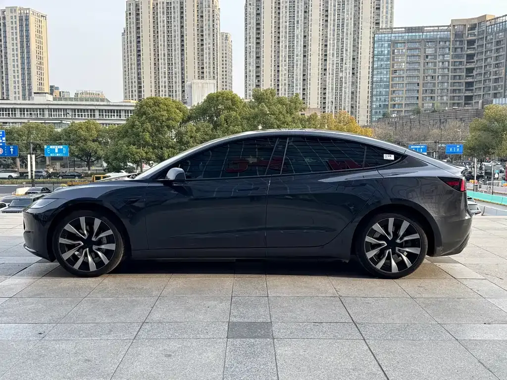 Tesla Model 3 — фото 9