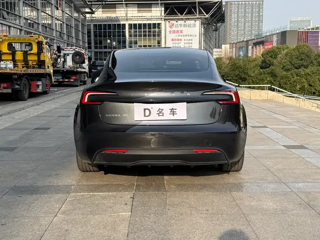 Tesla Model 3 — фото 10