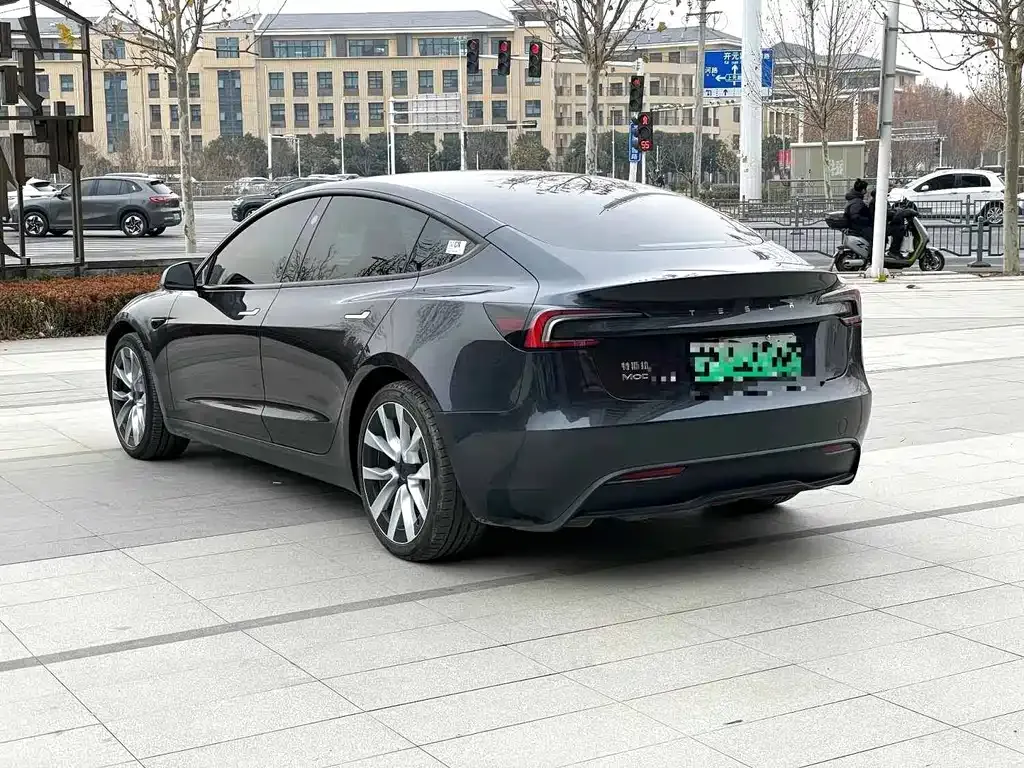 Tesla Model 3 — фото 5
