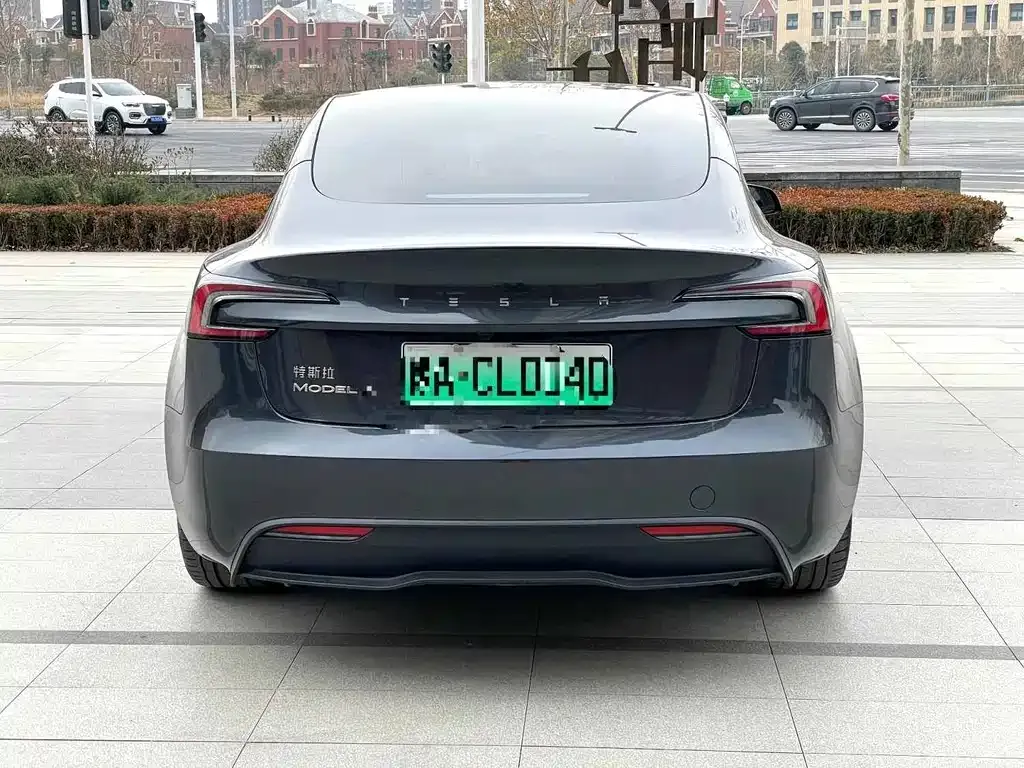 Tesla Model 3 — фото 3
