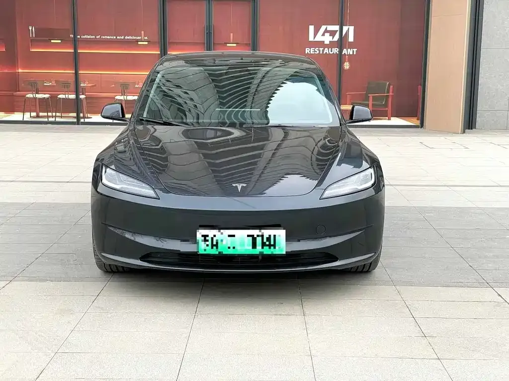Tesla Model 3 — фото 9