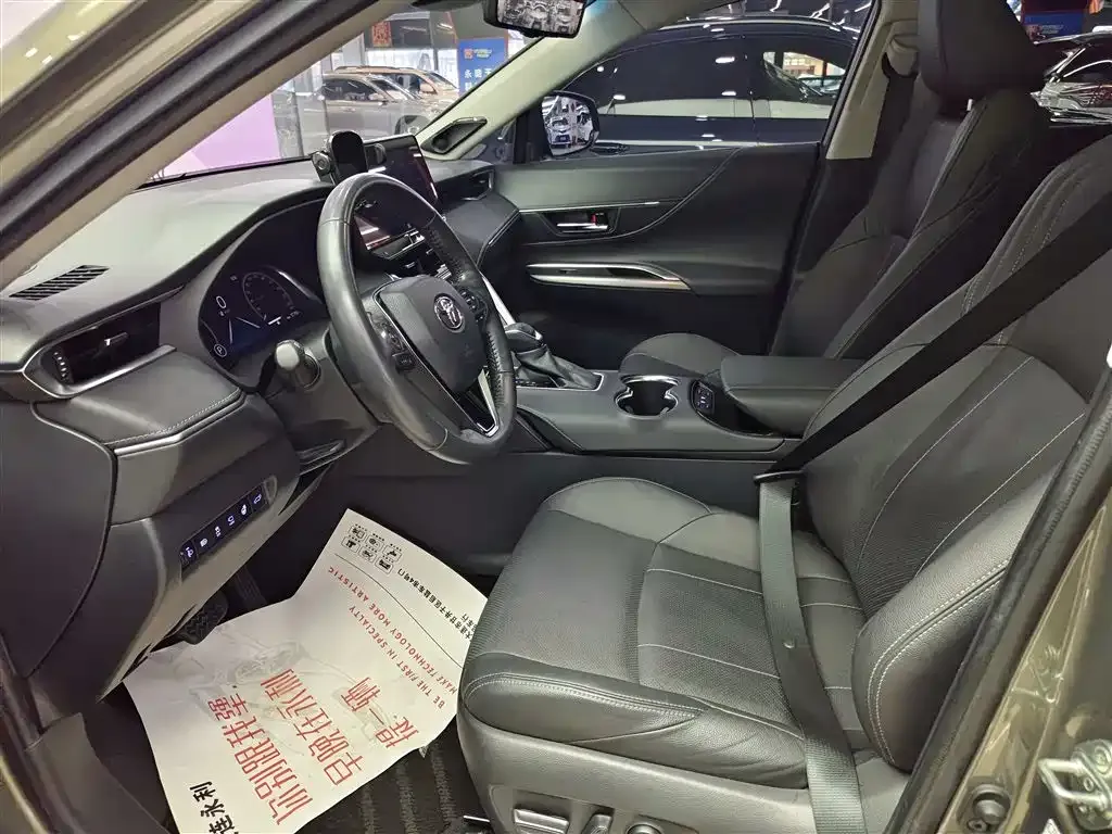 Toyota Harrier — фото 6