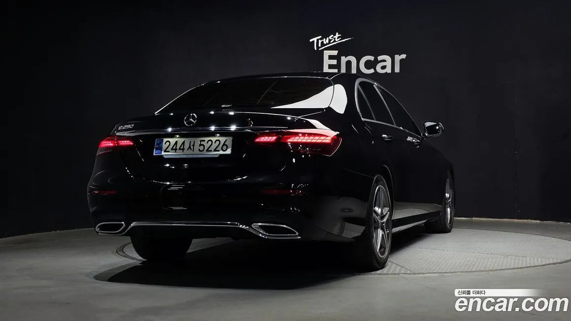 Mercedes-Benz E-Class — фото 10