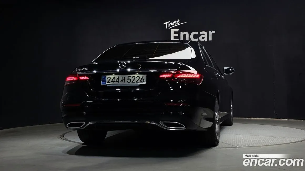 Mercedes-Benz E-Class — фото 4