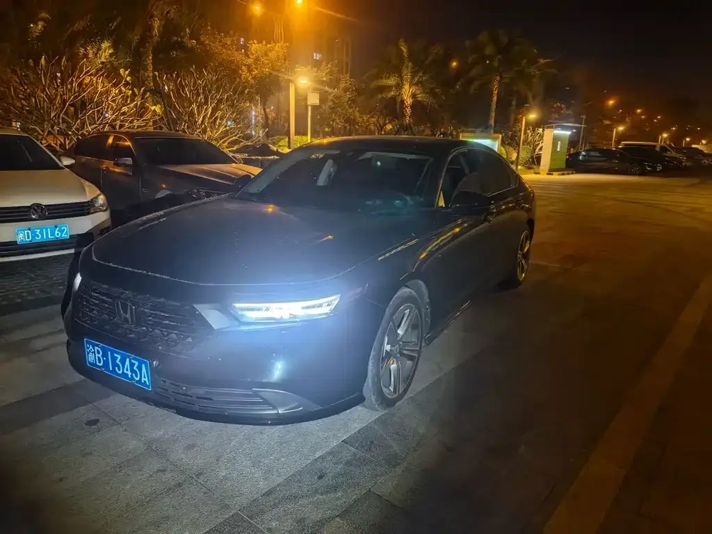 Honda Accord — фото 1