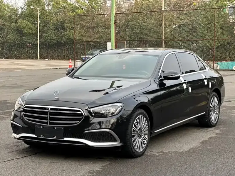 Mercedes-Benz E-Class — фото 1