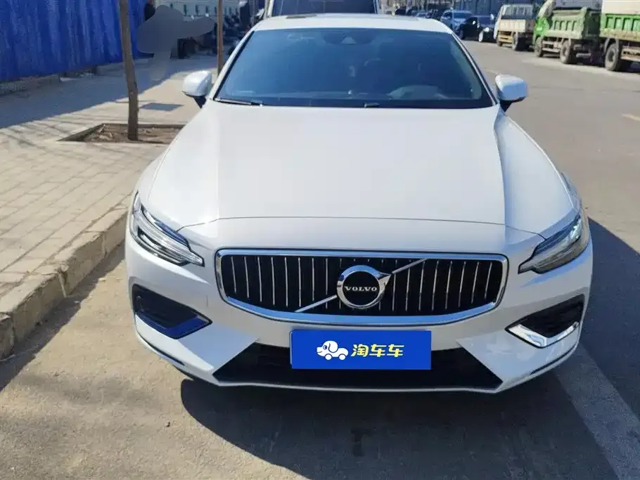 Volvo S60 — фото 10