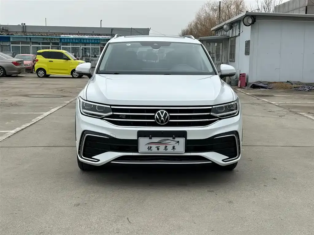 Volkswagen Tiguan L — фото 2