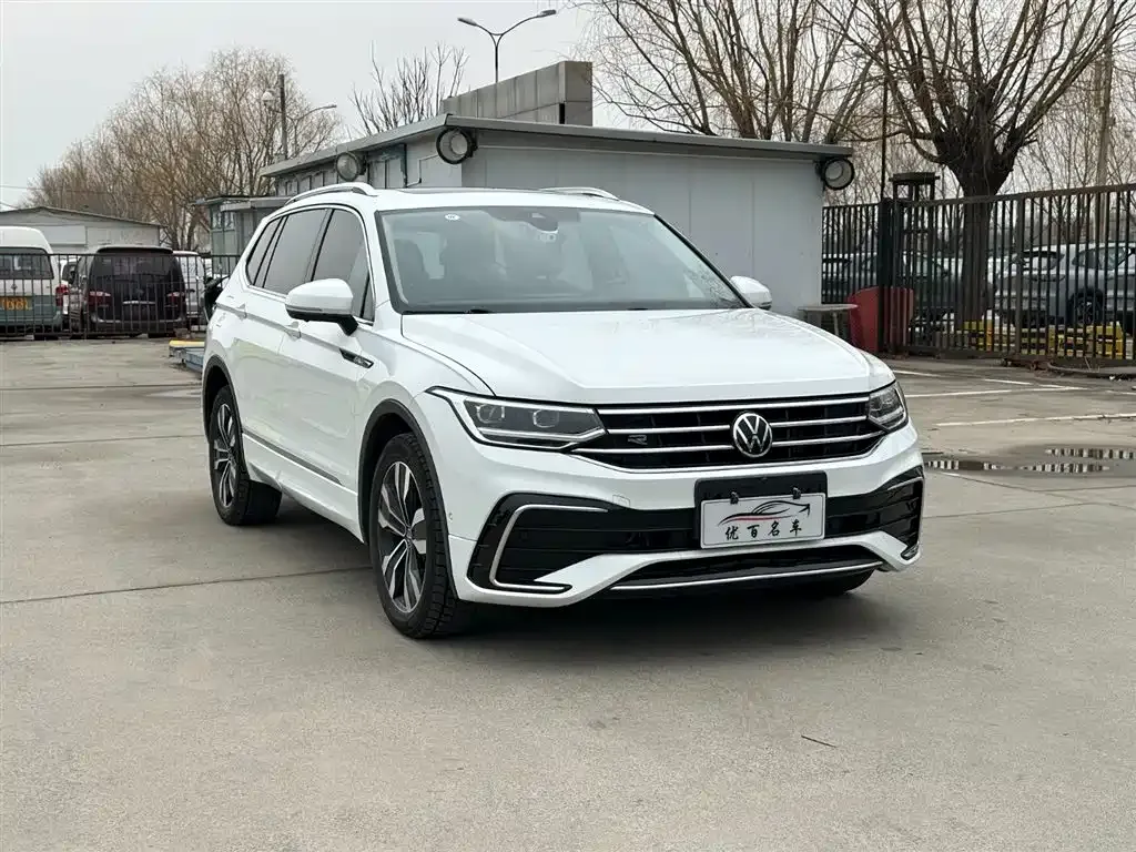 Volkswagen Tiguan L — фото 8