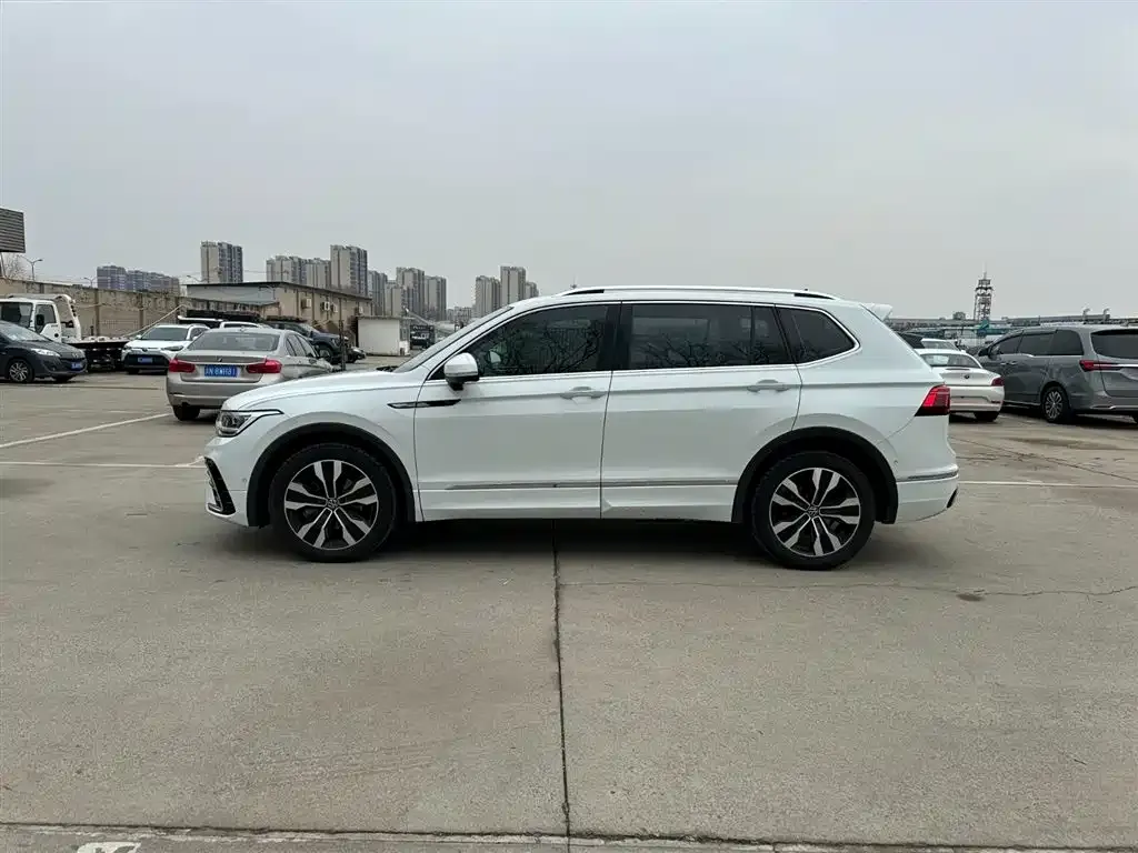 Volkswagen Tiguan L — фото 3
