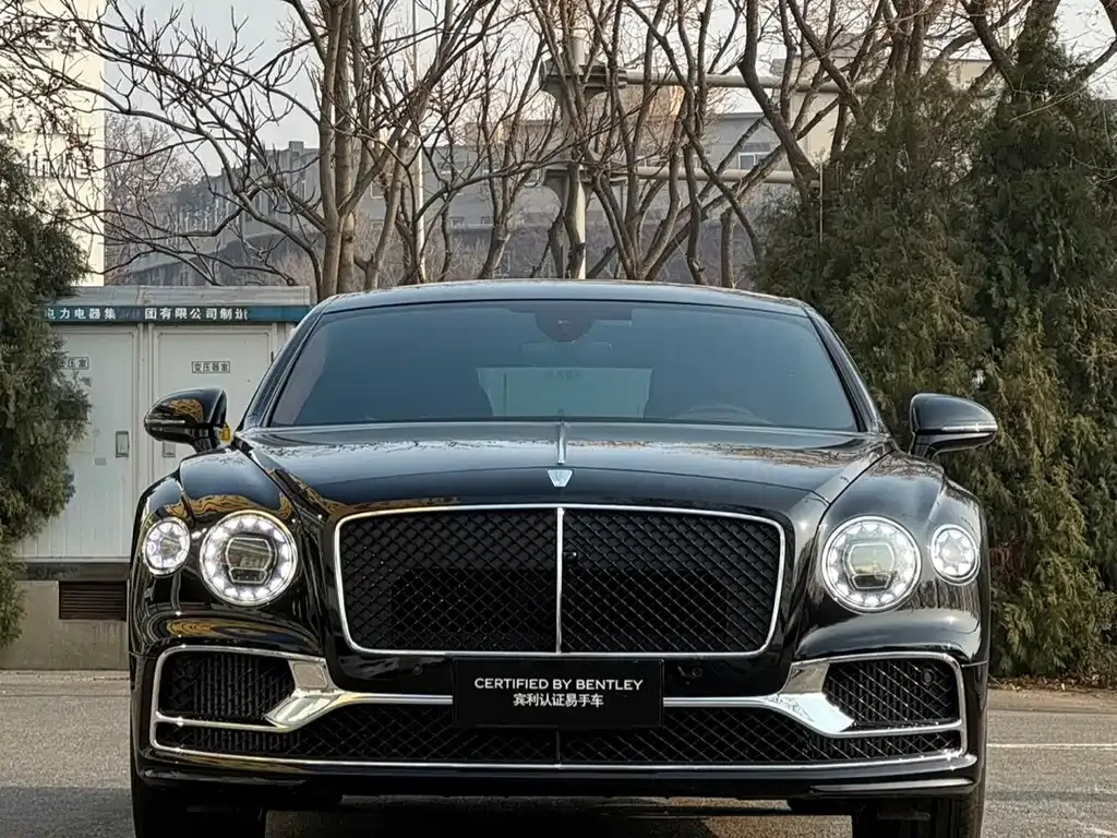 Bentley Flying Spur — фото 1