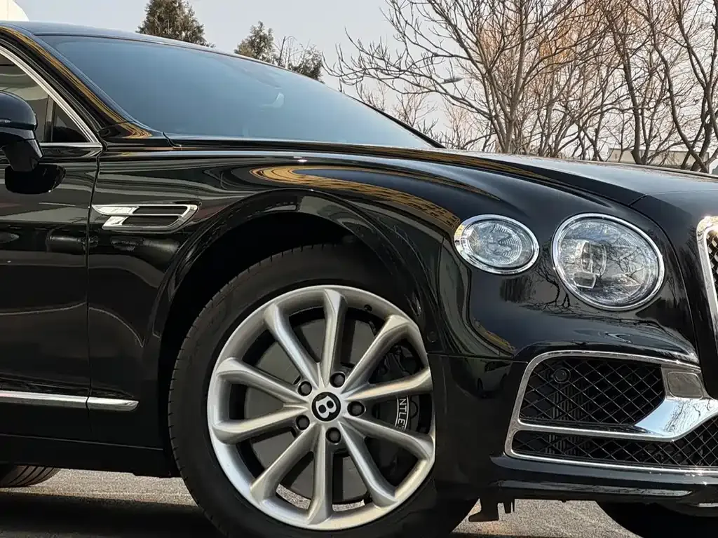 Bentley Flying Spur — фото 9