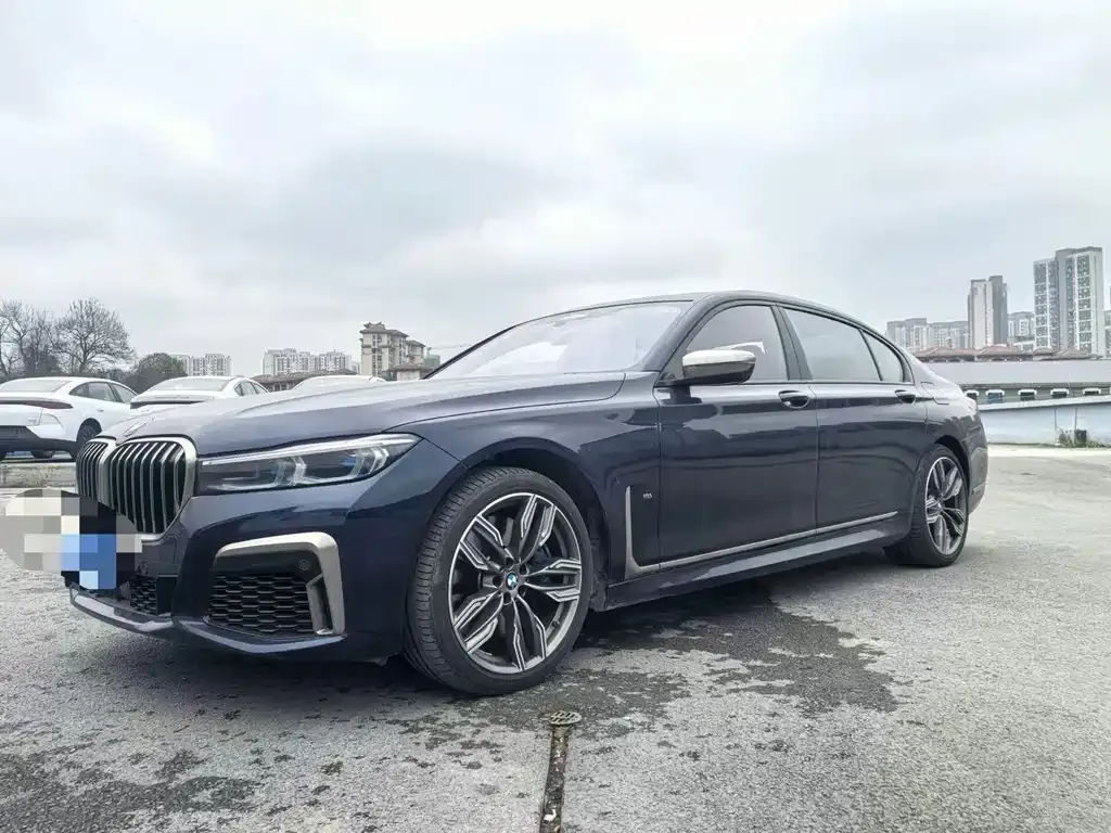 BMW 7 Series — фото 1