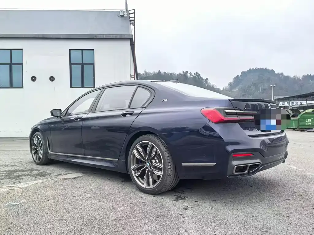 BMW 7 Series — фото 9