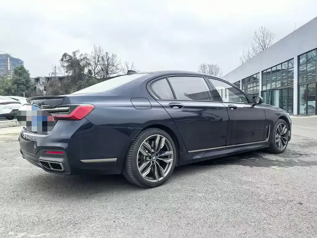 BMW 7 Series — фото 10