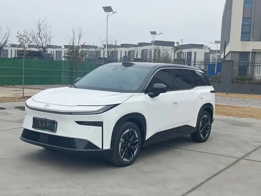 Toyota Platinum 3X 2025 из CN, фото 1