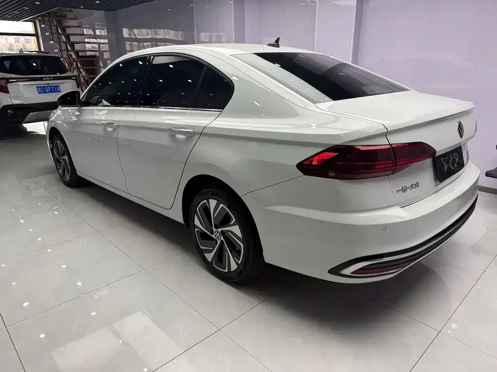 Volkswagen Bora 2023 из CN, фото 10
