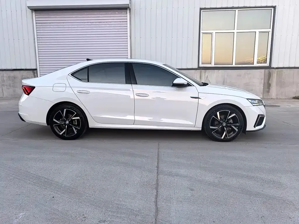 Skoda Octavia — фото 6