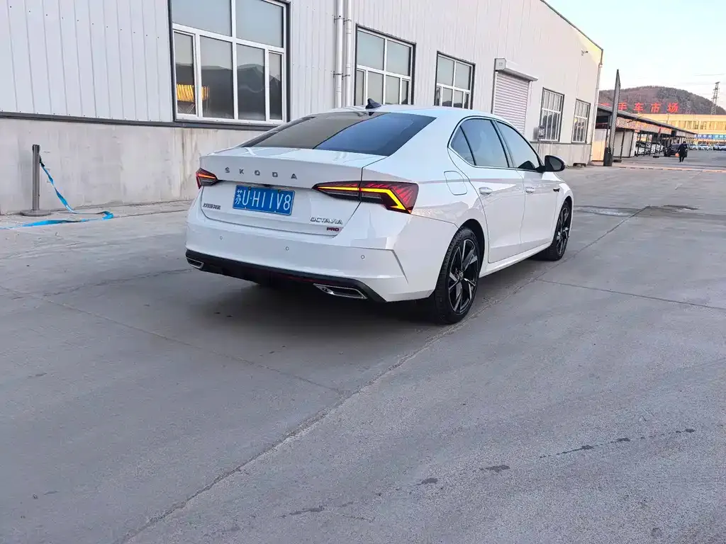 Skoda Octavia — фото 7