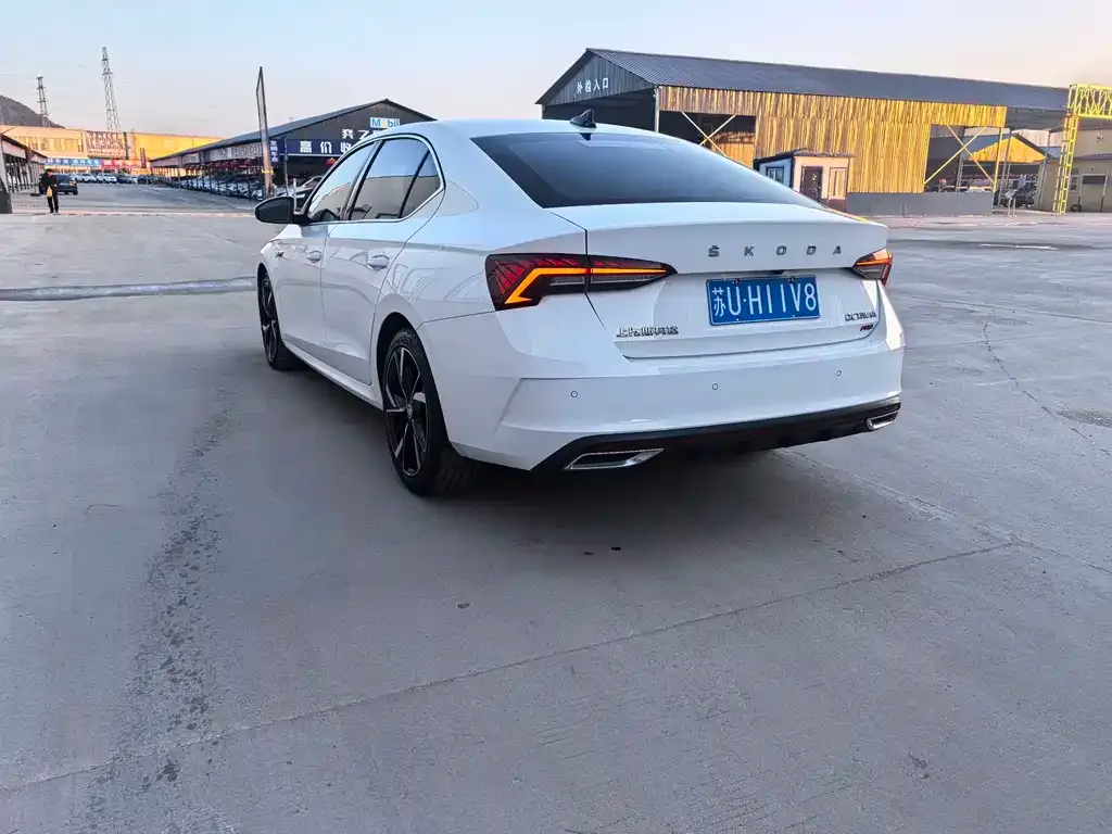 Skoda Octavia — фото 3