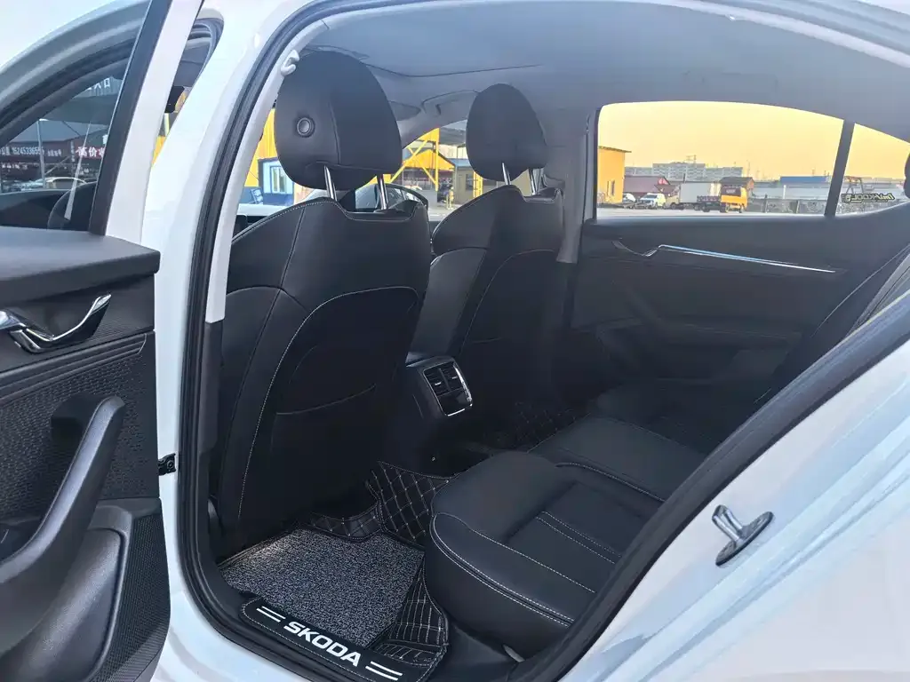 Skoda Octavia — фото 2