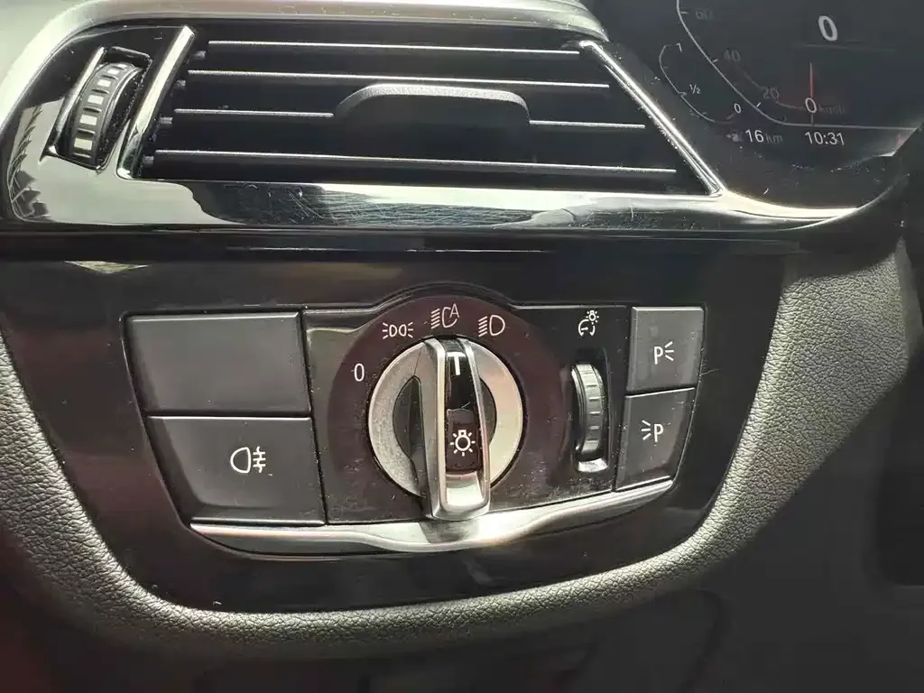 BMW 5 Series 2021 из CN, фото 9