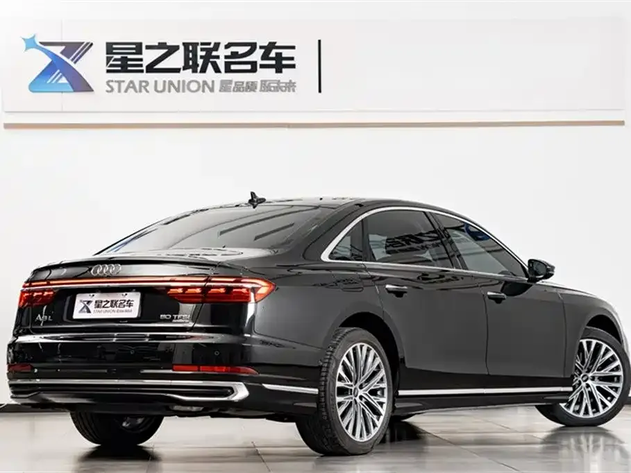 Audi A8 2024 из CN, фото 2