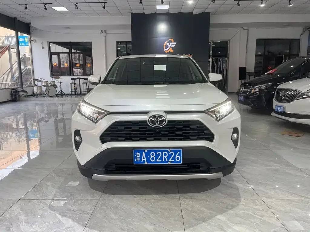 Toyota RAV4 — фото 4