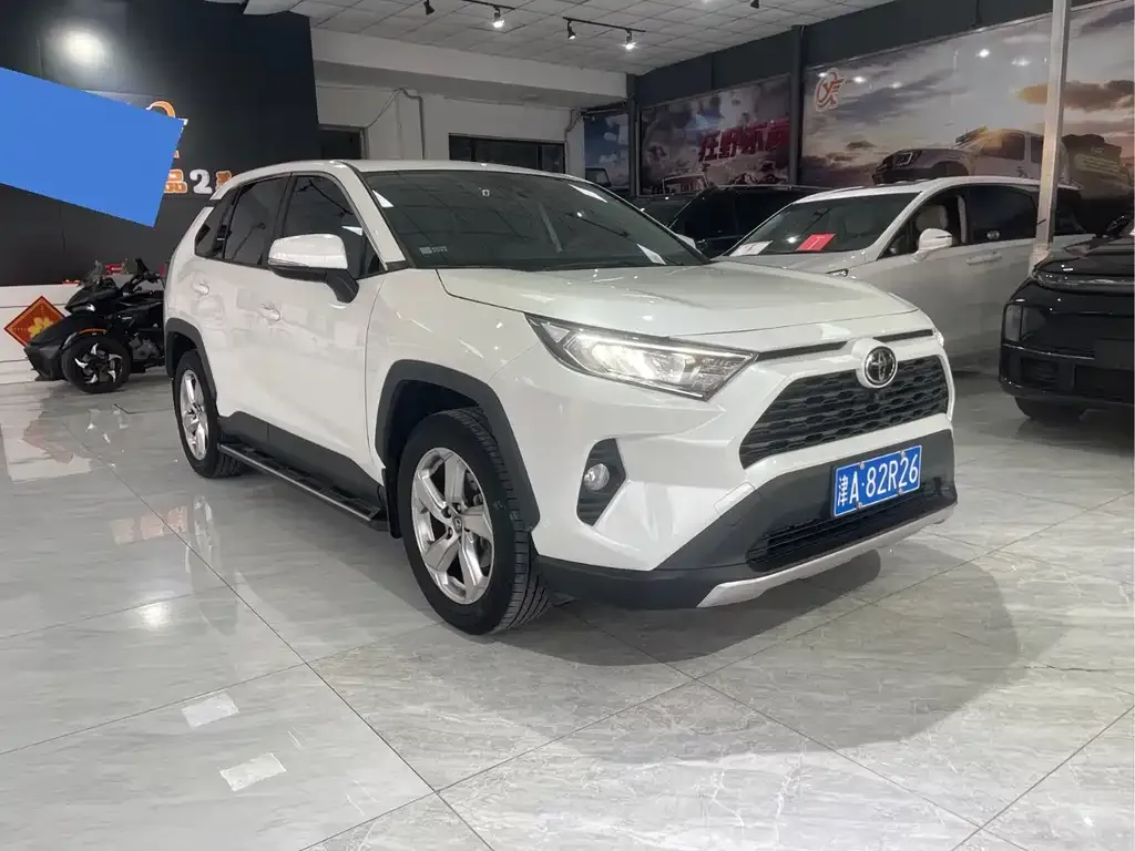 Toyota RAV4 — фото 3
